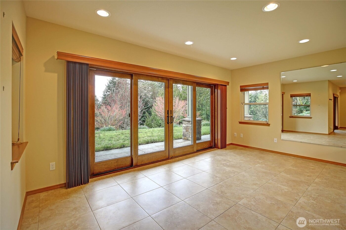 2165 Lowell Point Road , Camano Island, WA 98282