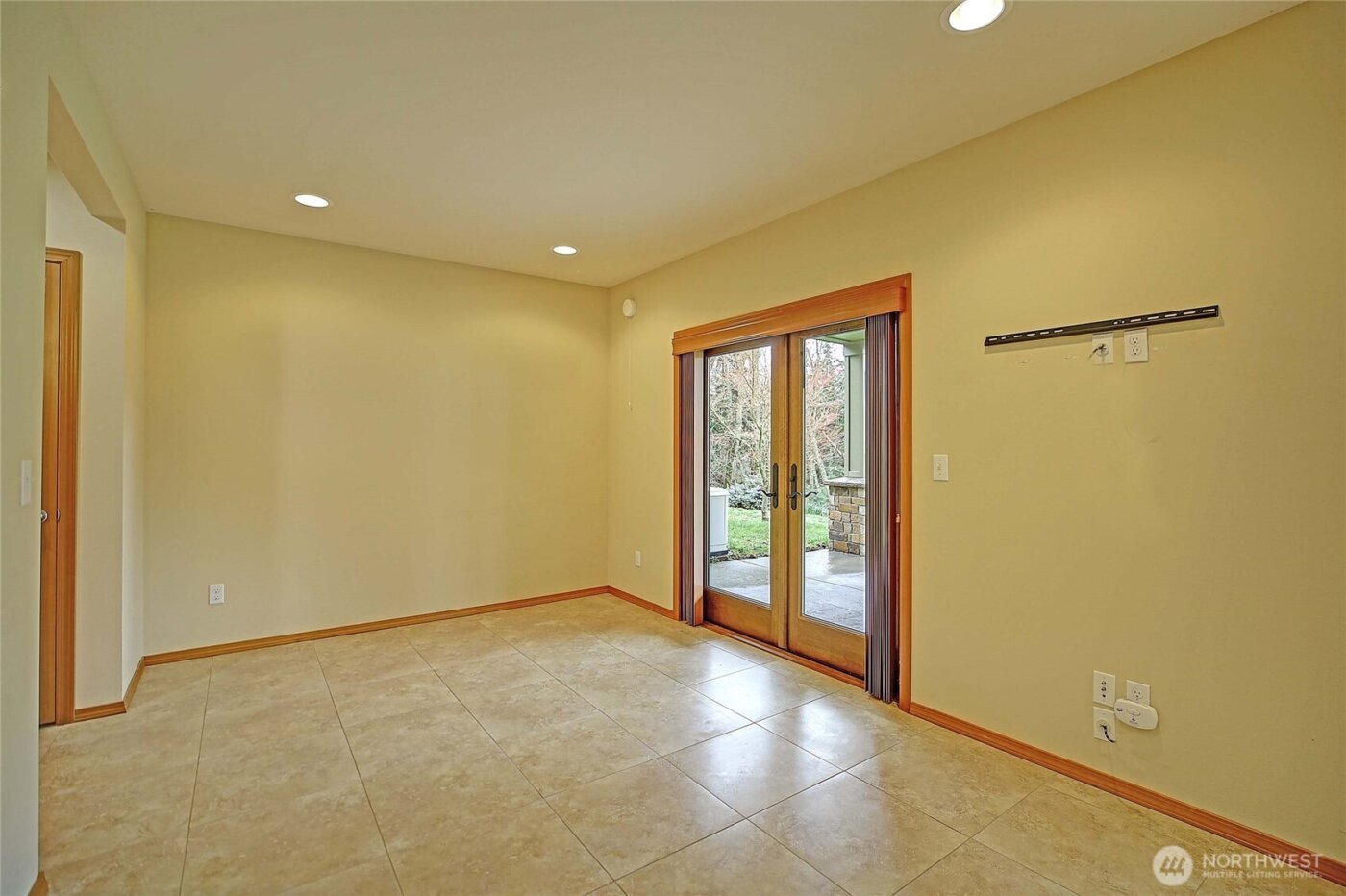 2165 Lowell Point Road , Camano Island, WA 98282