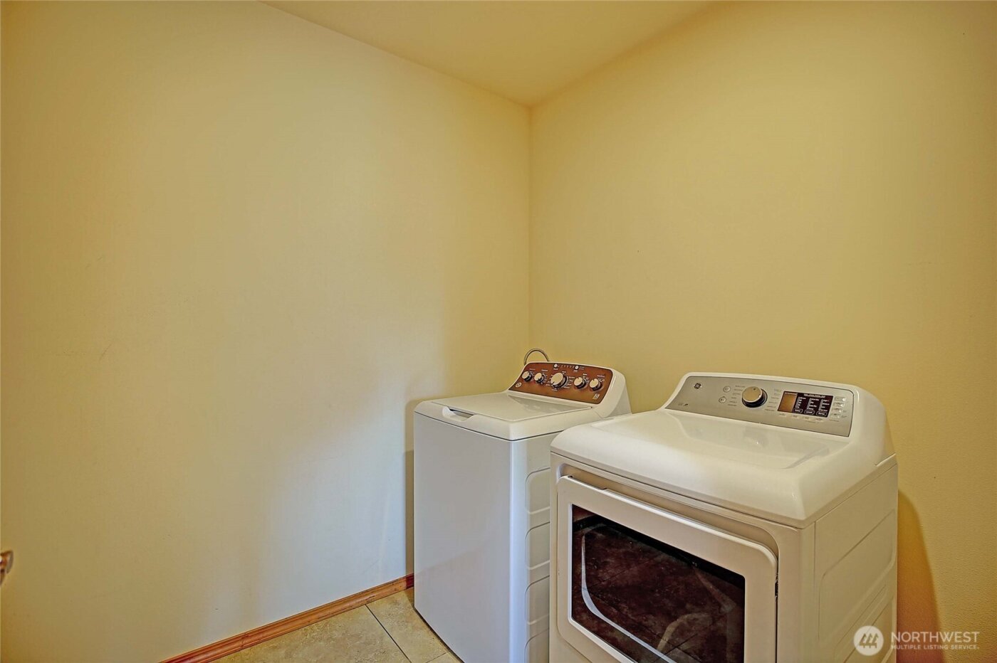 2165 Lowell Point Road , Camano Island, WA 98282