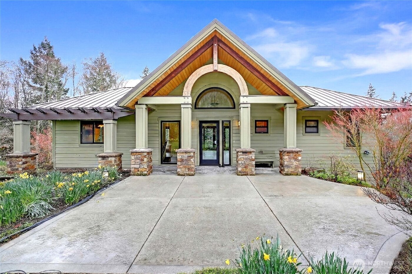 2165 Lowell Point Road , Camano Island, WA 98282