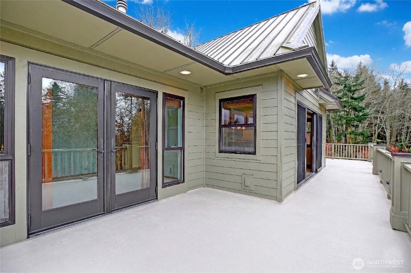 2165 Lowell Point Road , Camano Island, WA 98282