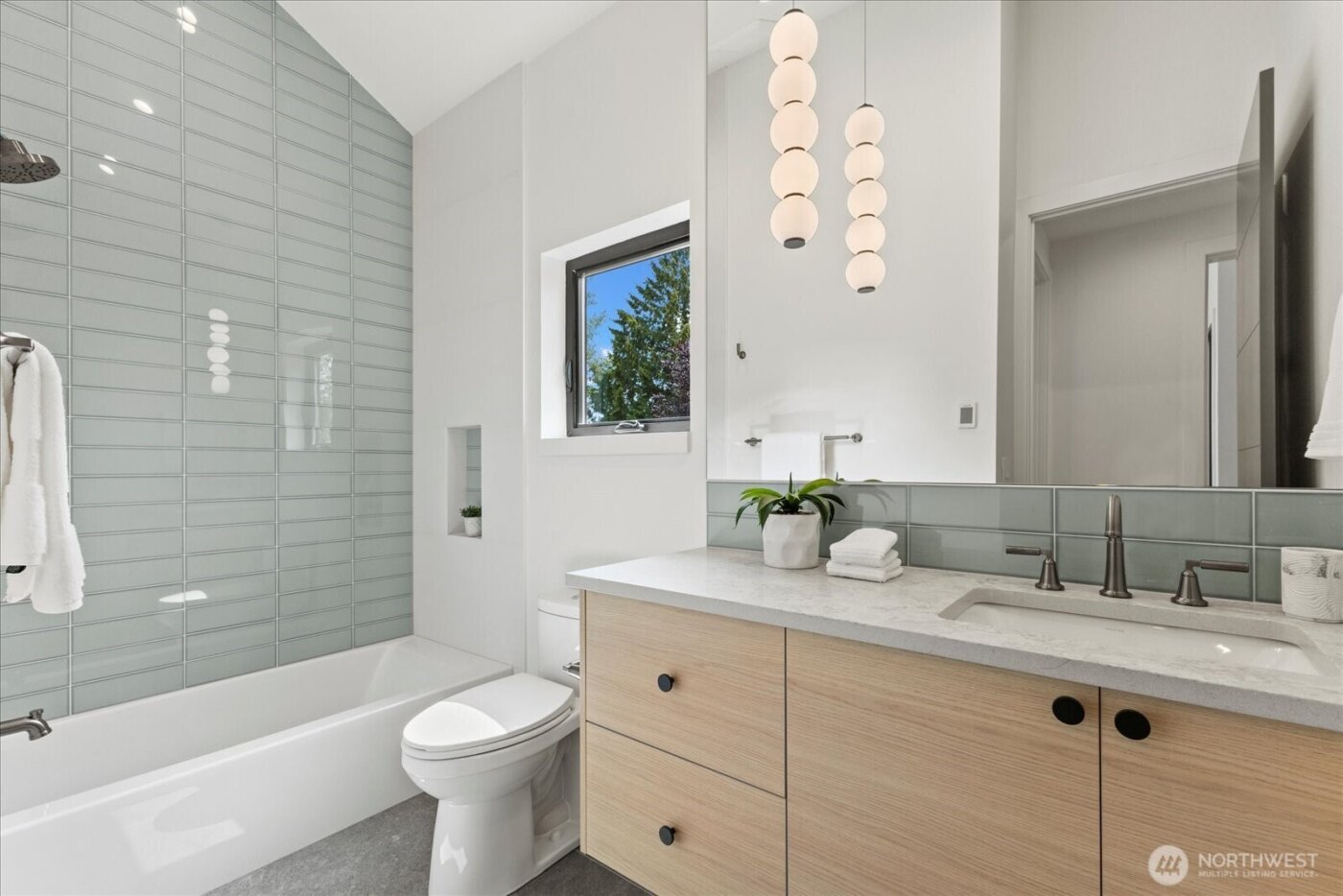 128 24th Avenue , Seattle, WA 98122