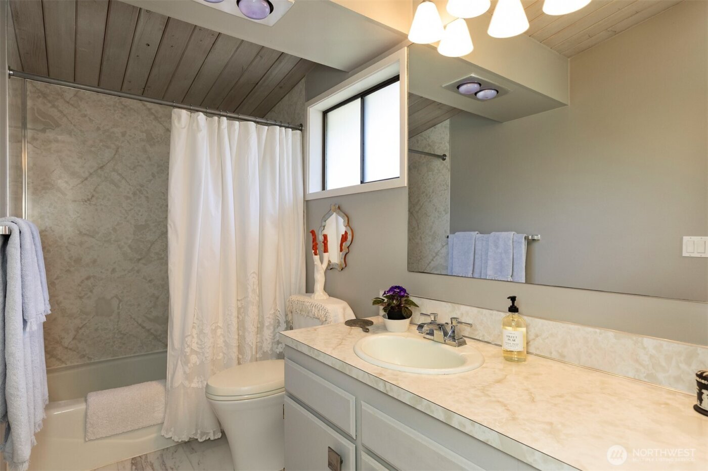 3510 W Commodore Way , Seattle, WA 98199