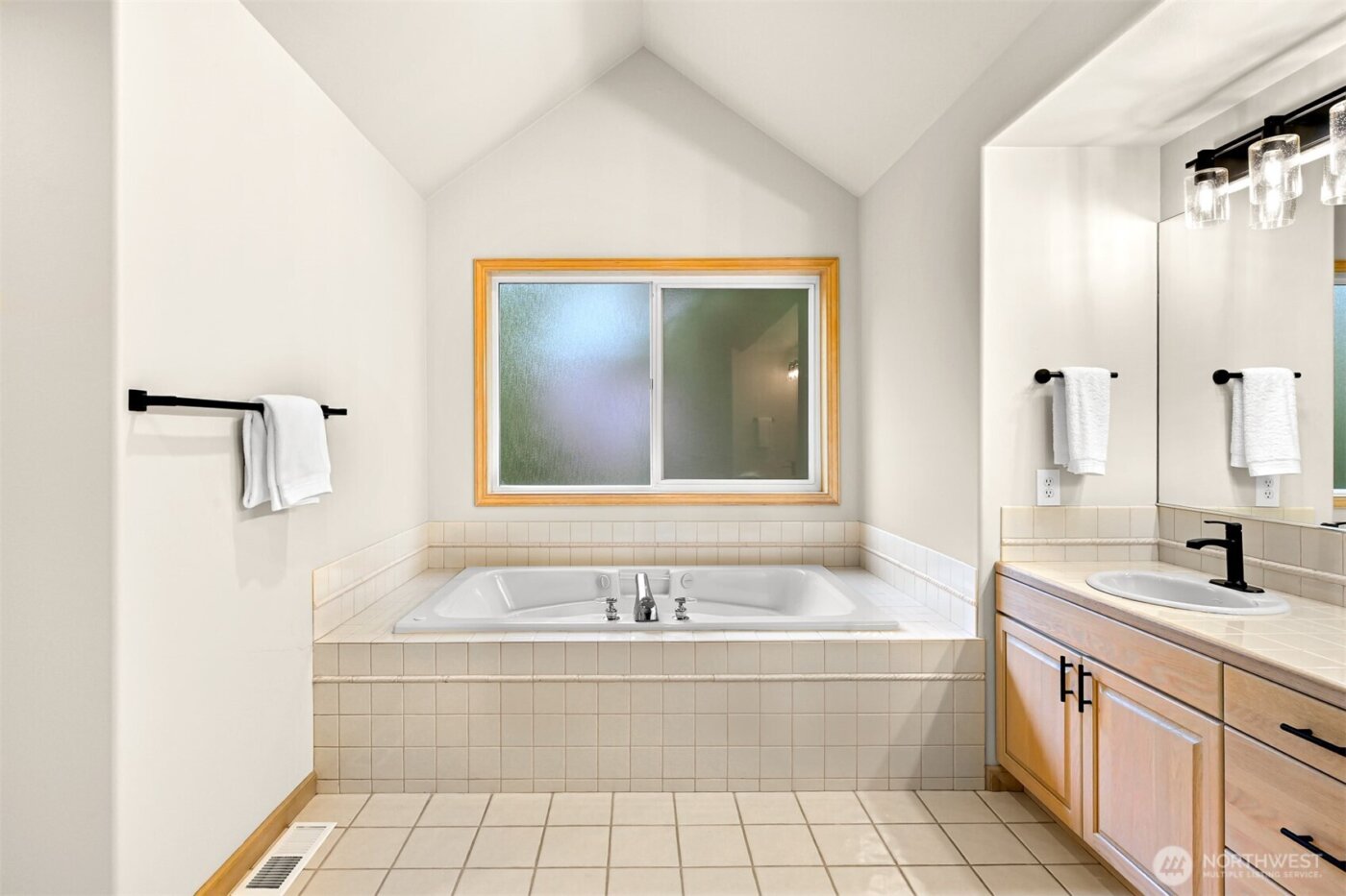 5520 Canvasback Road , Blaine, WA 98230