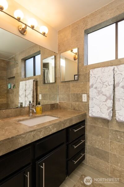 3510 W Commodore Way , Seattle, WA 98199 - Photo 25