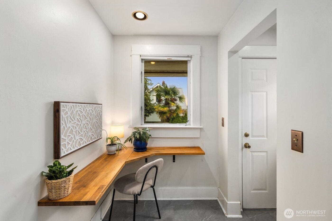 907 NW 61st Street , Seattle, WA 98107