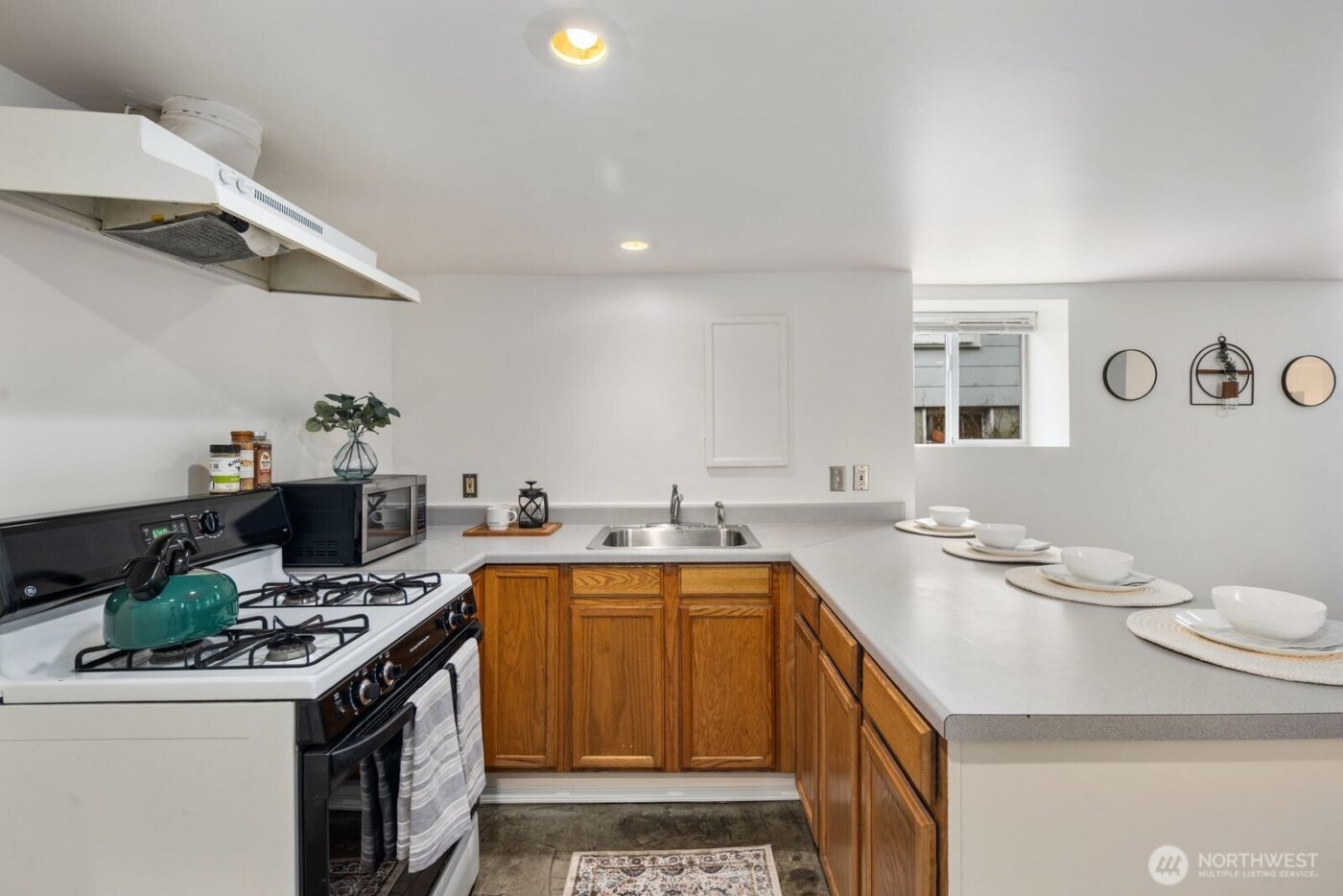 907 NW 61st Street , Seattle, WA 98107