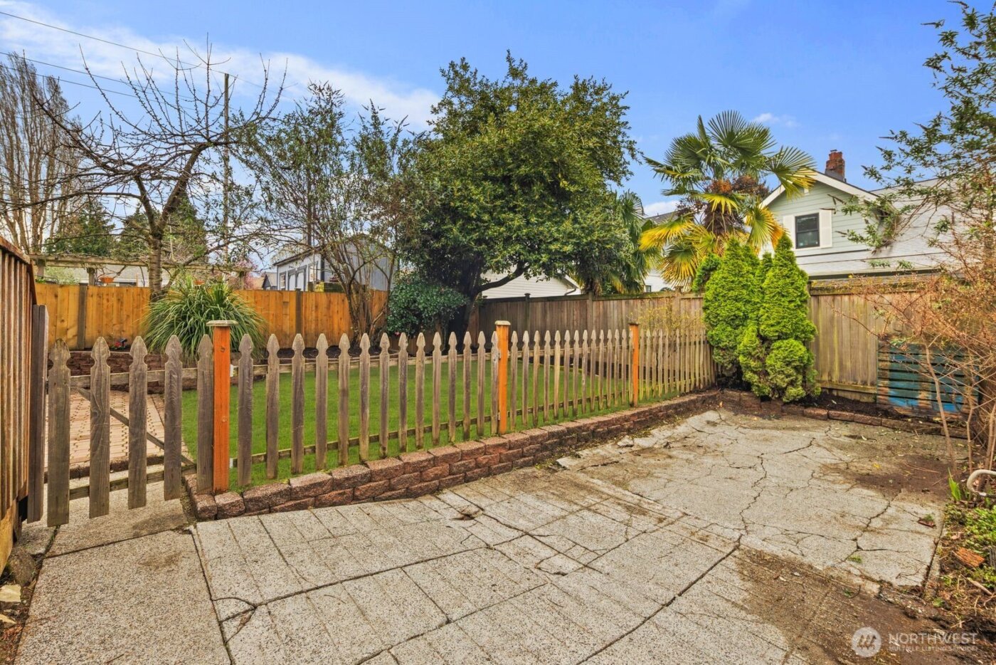 907 NW 61st Street , Seattle, WA 98107