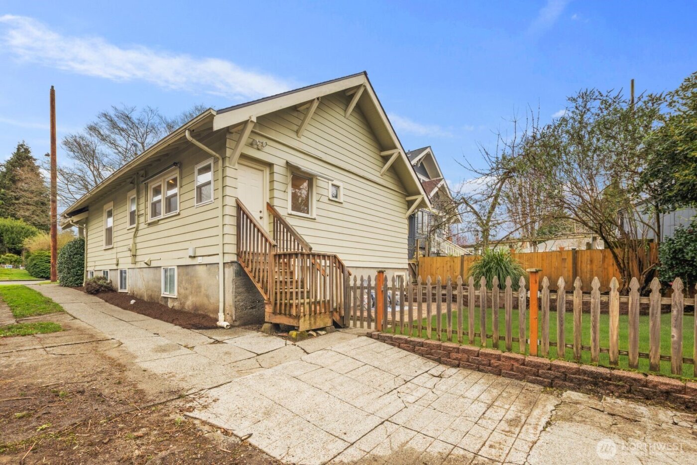 907 NW 61st Street , Seattle, WA 98107