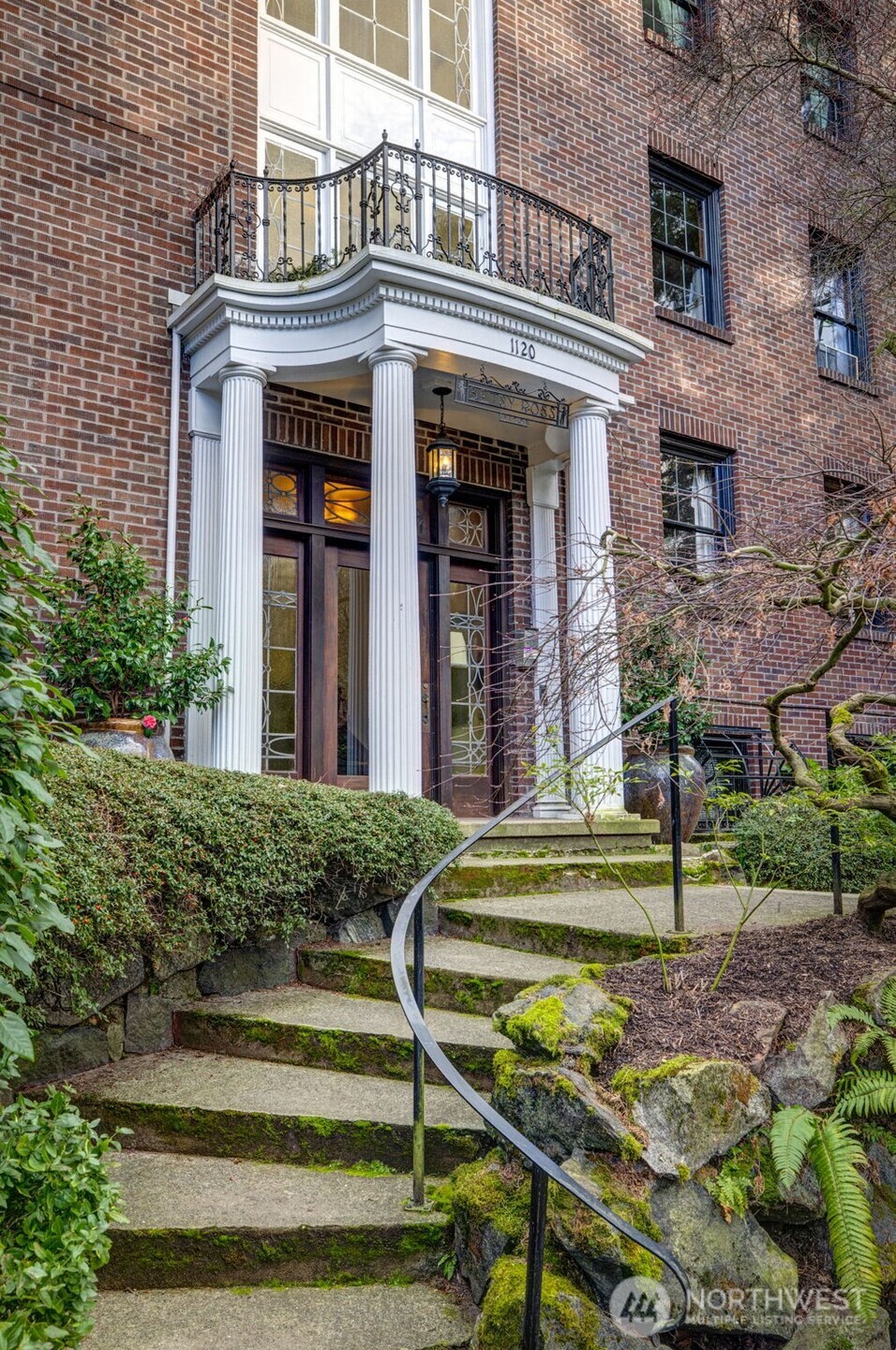 1120 17th Avenue #204, Seattle, WA 98122