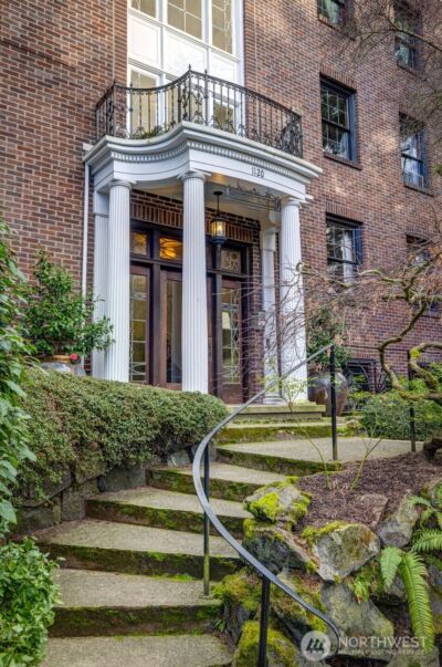 1120 17th Avenue #204, Seattle, WA 98122 - Photo 2