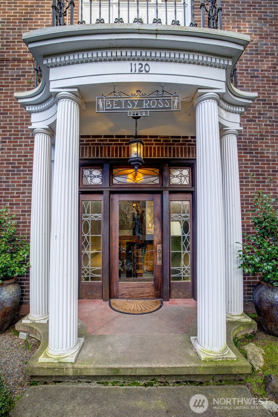 1120 17th Avenue #204, Seattle, WA 98122