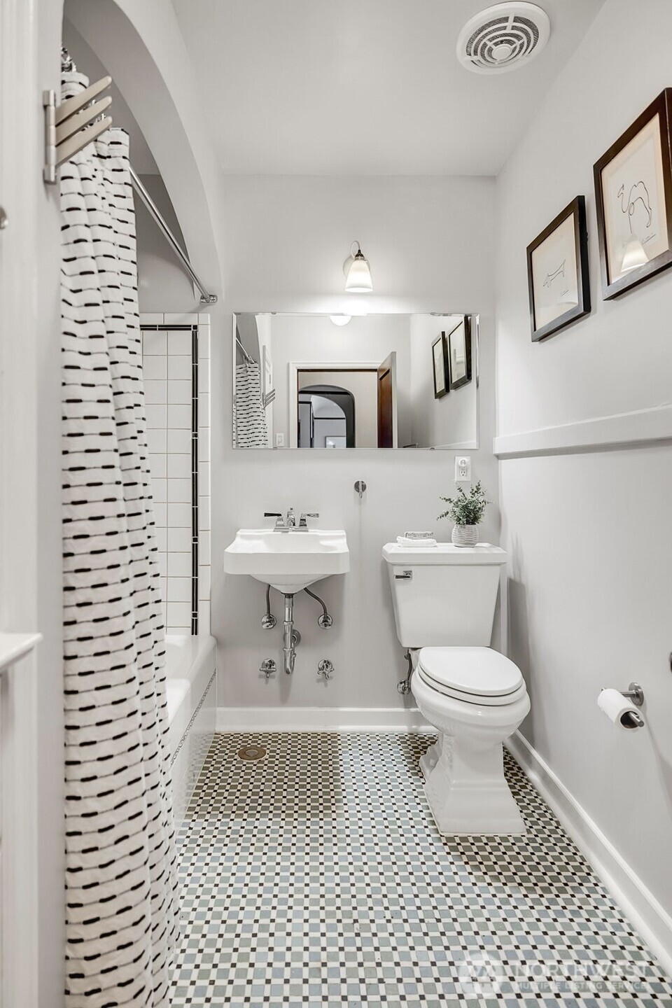 1120 17th Avenue #204, Seattle, WA 98122