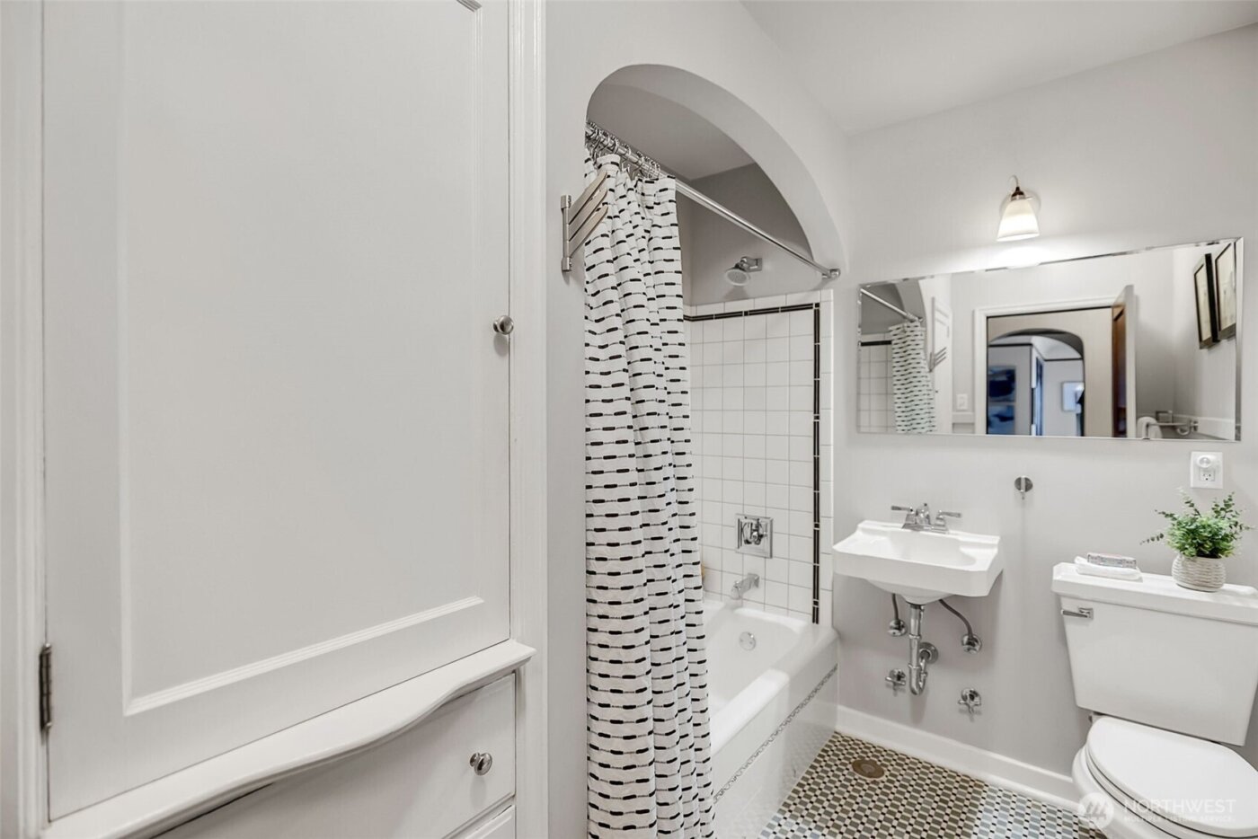 1120 17th Avenue #204, Seattle, WA 98122