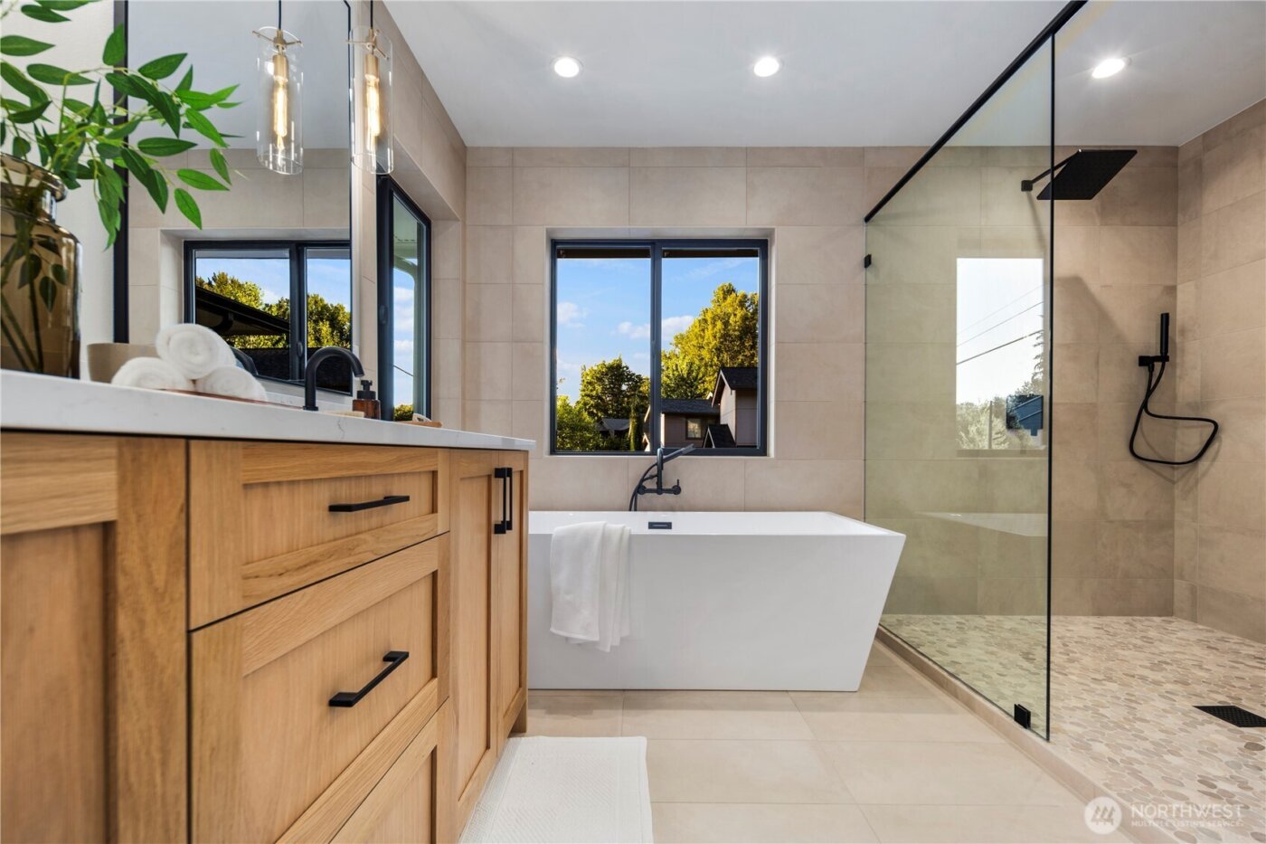 19926 68th Avenue NE, Kenmore, WA 98028