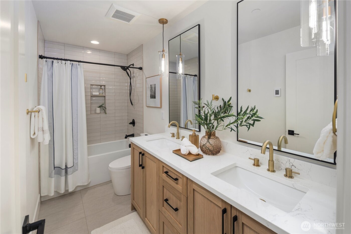 19926 68th Avenue NE, Kenmore, WA 98028