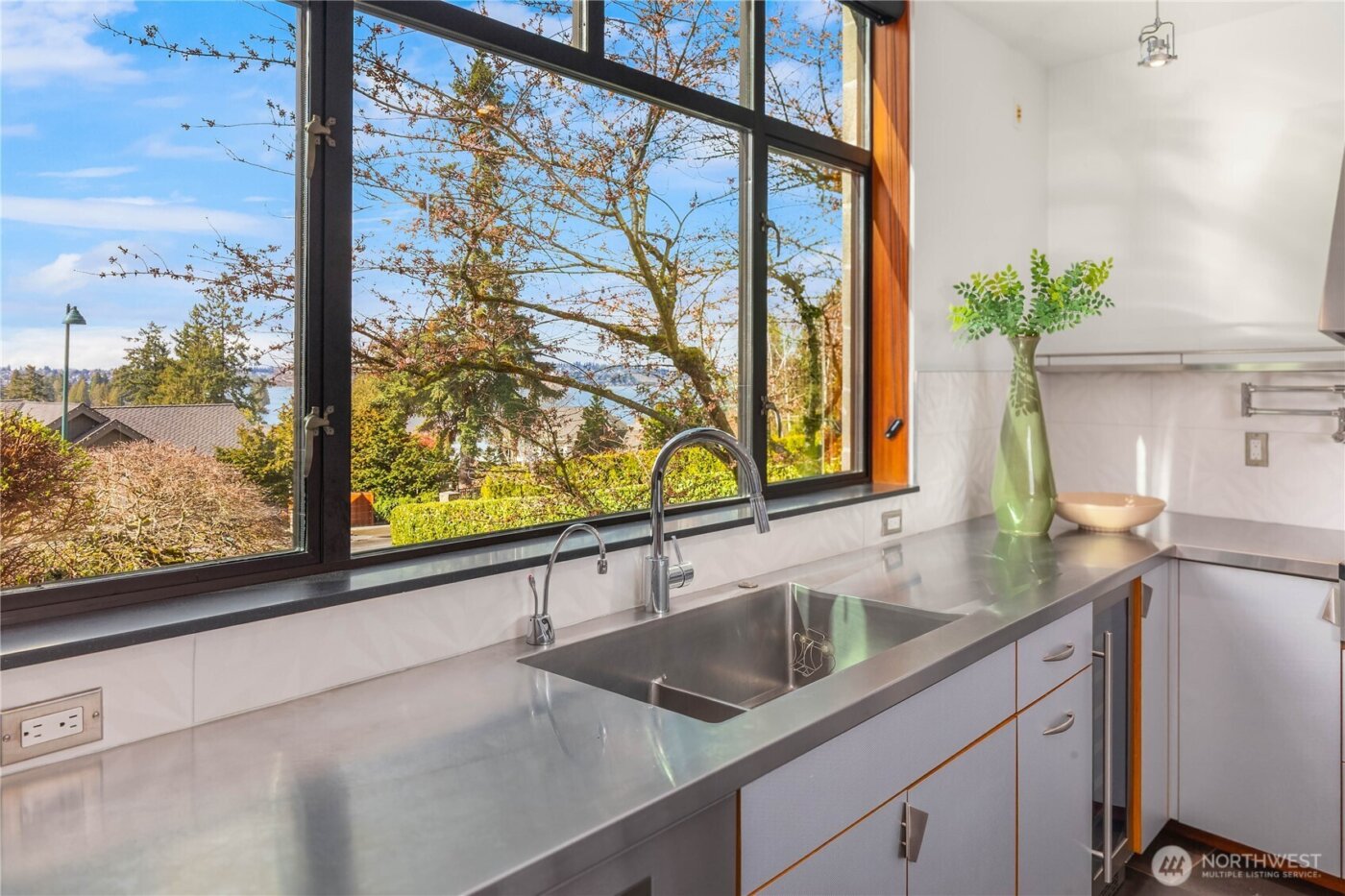 4218 92nd Avenue NE, Yarrow Point, WA 98004