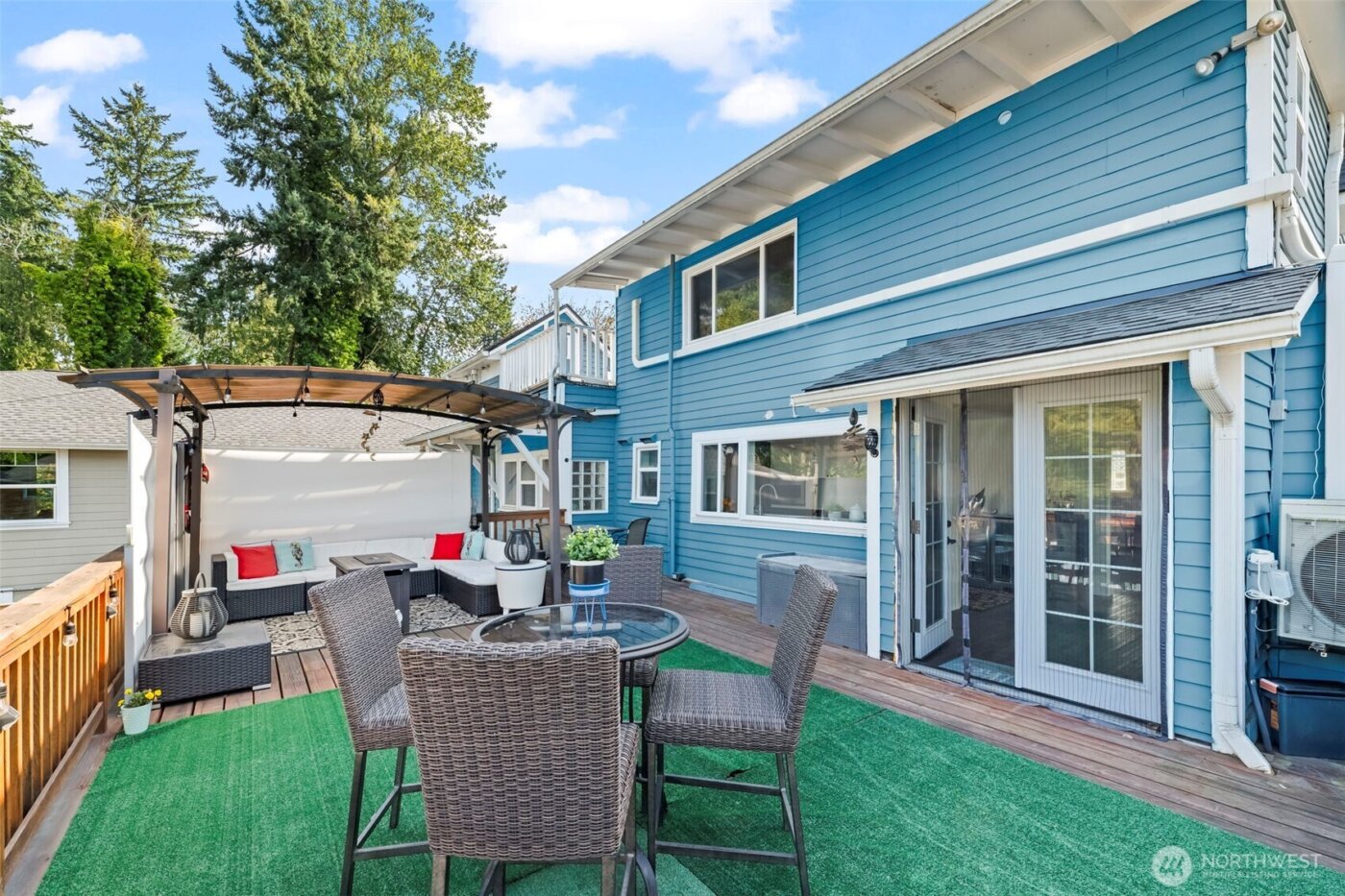 303 Puyallup Street , Steilacoom, WA 98388