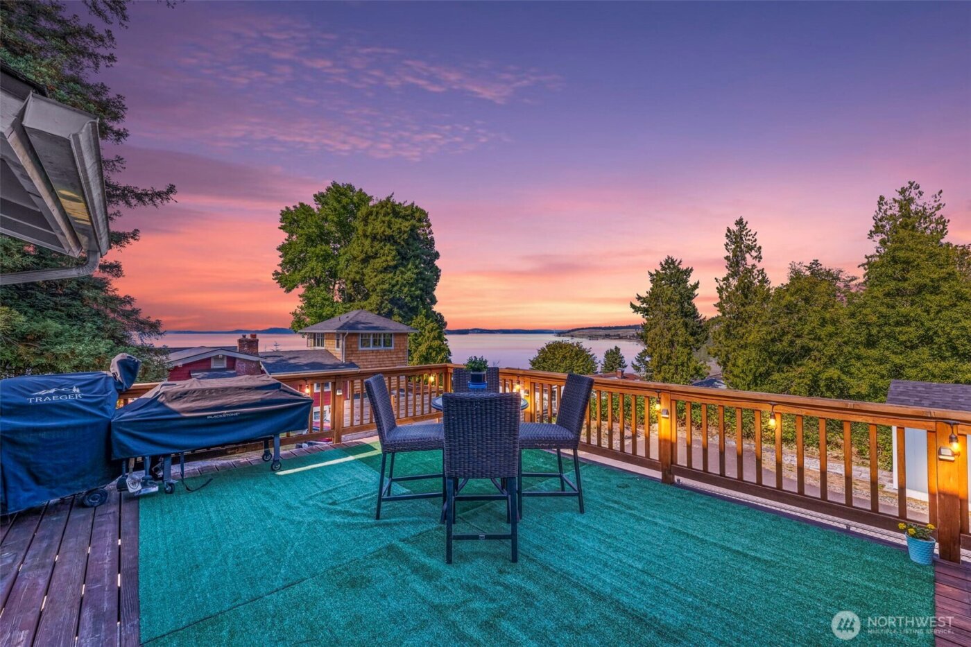 303 Puyallup Street , Steilacoom, WA 98388