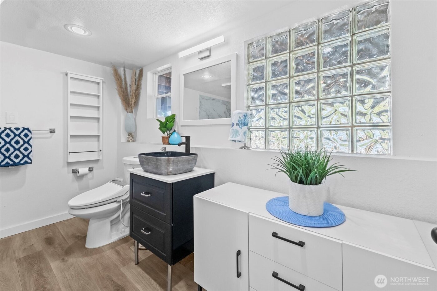 303 Puyallup Street , Steilacoom, WA 98388