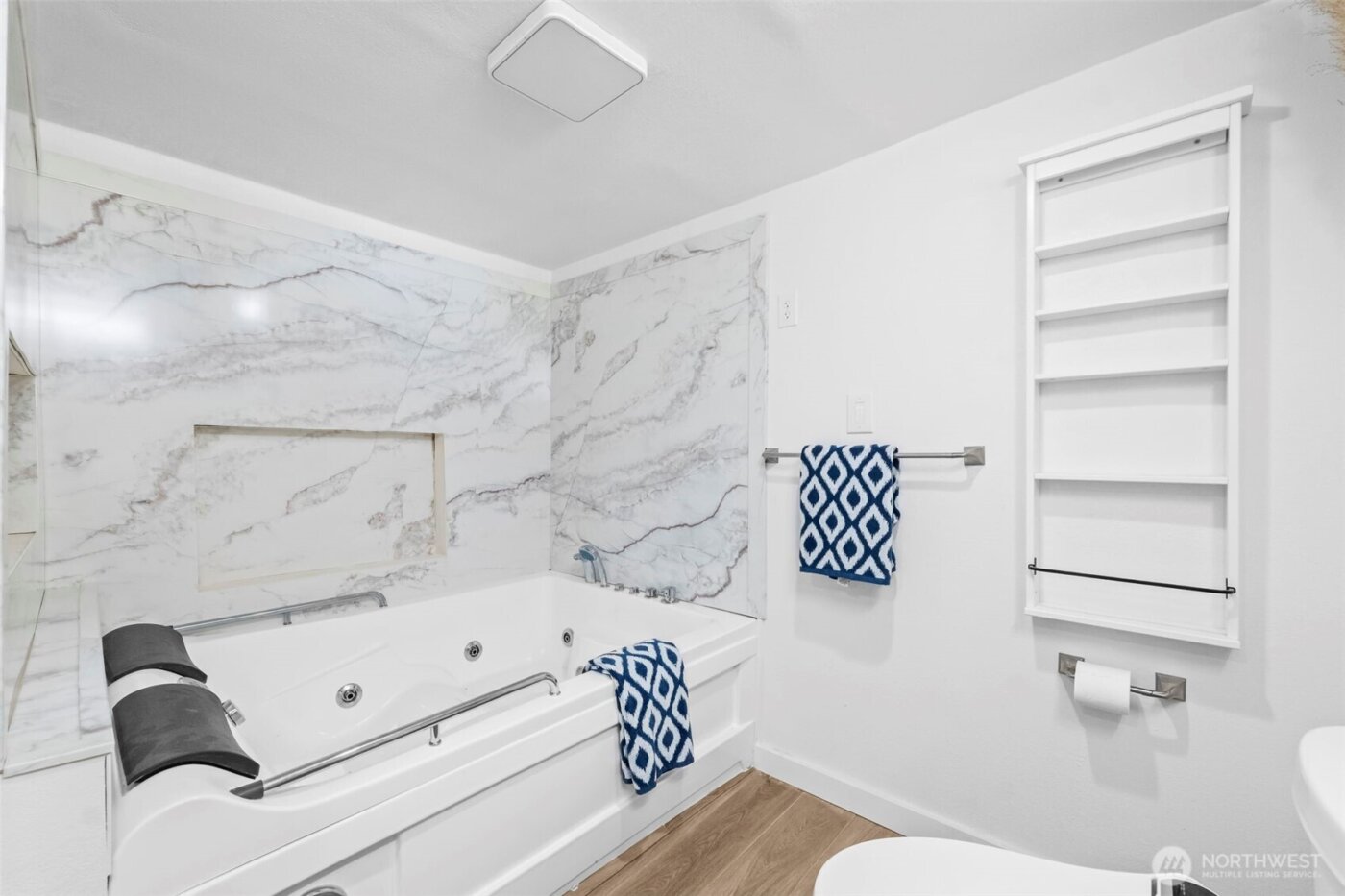 303 Puyallup Street , Steilacoom, WA 98388