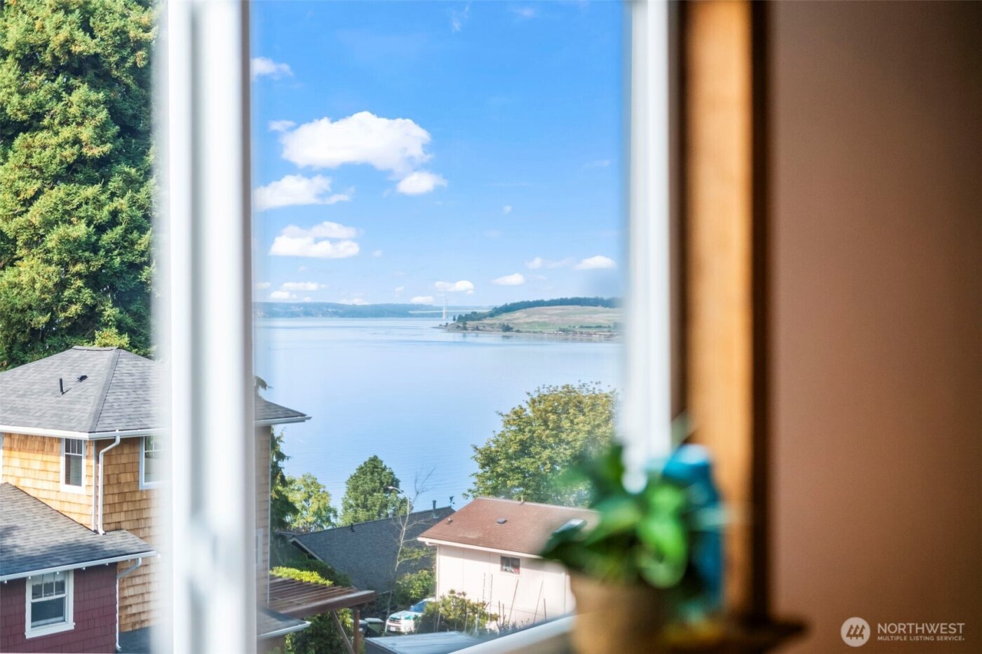 303 Puyallup Street , Steilacoom, WA 98388