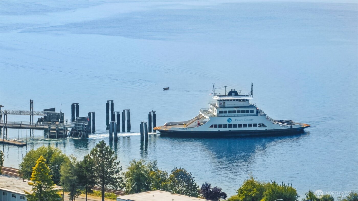 303 Puyallup Street , Steilacoom, WA 98388