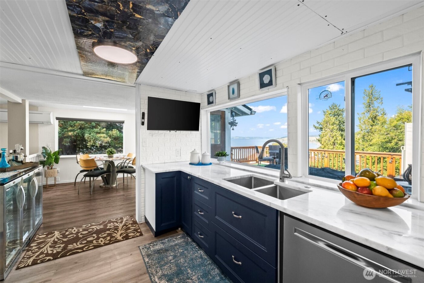 303 Puyallup Street , Steilacoom, WA 98388