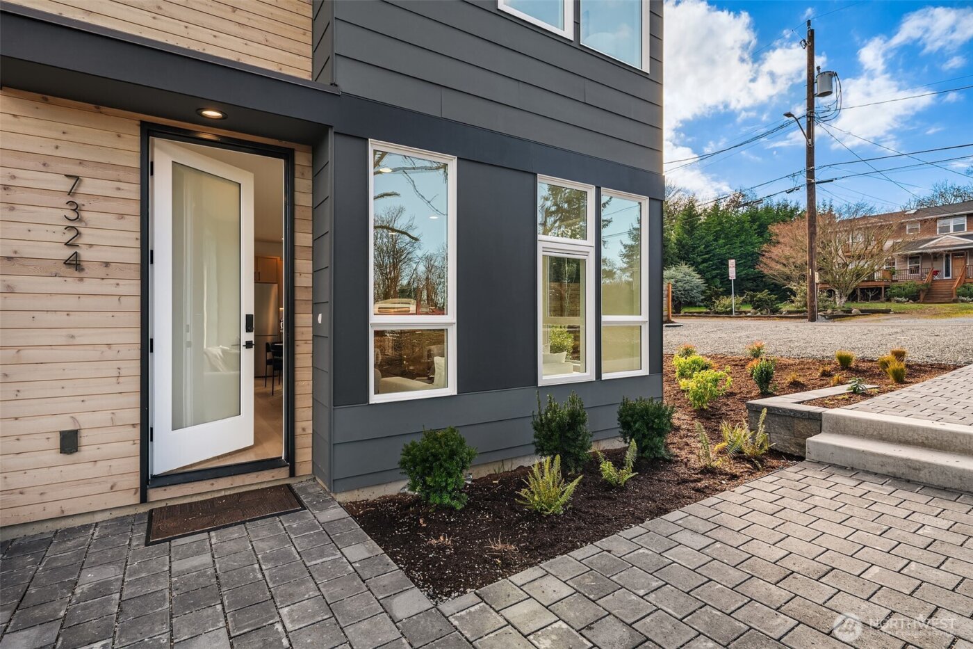 7324 7th Place SW #B, Seattle, WA 98106