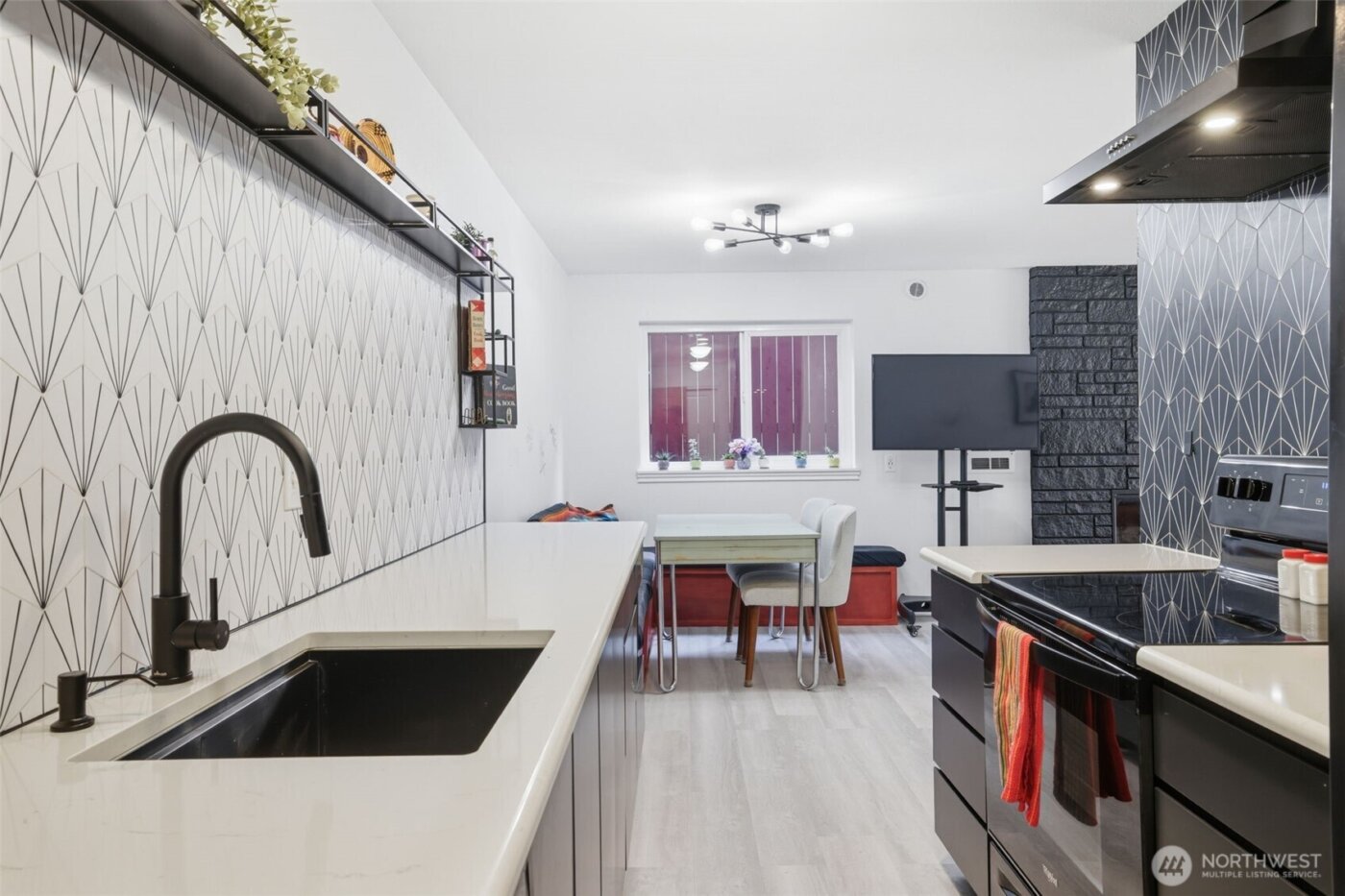 4525 S Henderson Street #102, Seattle, WA 98118-4943