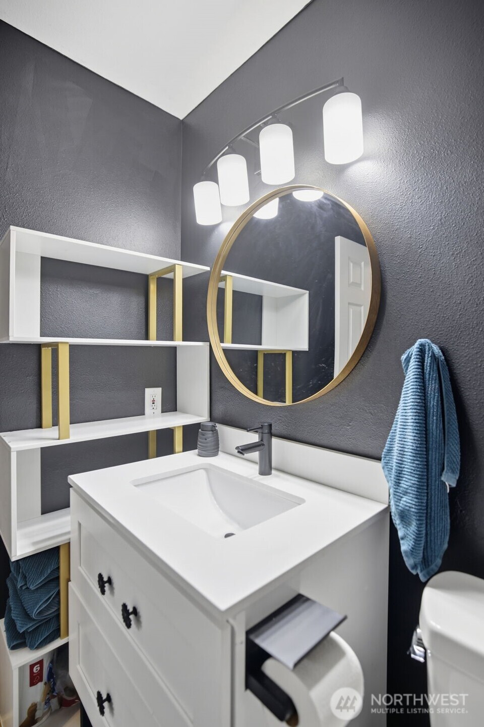 4525 S Henderson Street #102, Seattle, WA 98118-4943