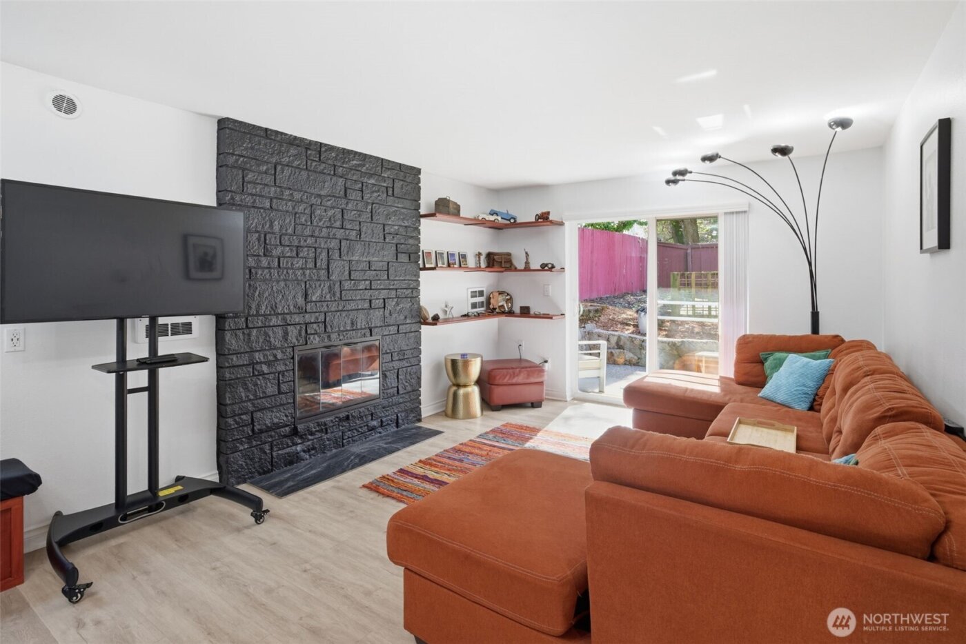 4525 S Henderson Street #102, Seattle, WA 98118-4943