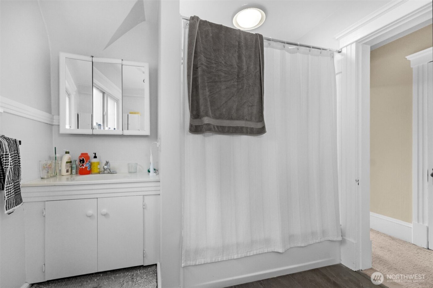 708 Warren Avenue N, Seattle, WA 98109