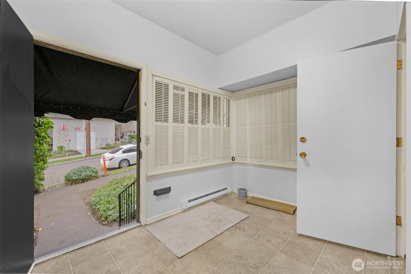 708 Warren Avenue N, Seattle, WA 98109