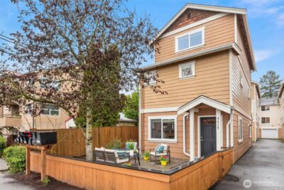 9418 Fremont Avenue N, Seattle, WA 98103