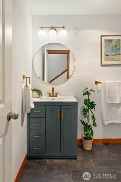 9418 Fremont Avenue N, Seattle, WA 98103 - Photo 16