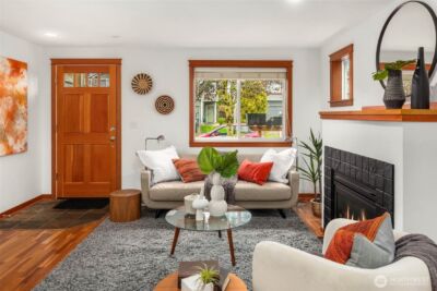 9418 Fremont Avenue N, Seattle, WA 98103 - Photo 2