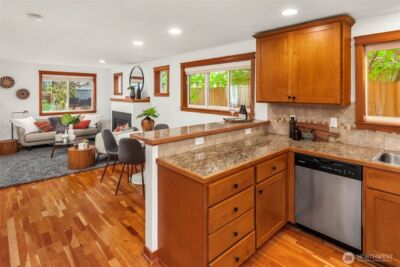 9418 Fremont Avenue N, Seattle, WA 98103 - Photo 9