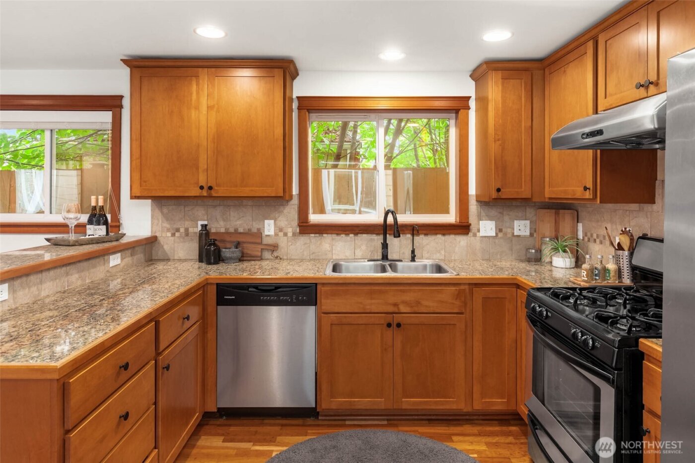 9418 Fremont Avenue N, Seattle, WA 98103