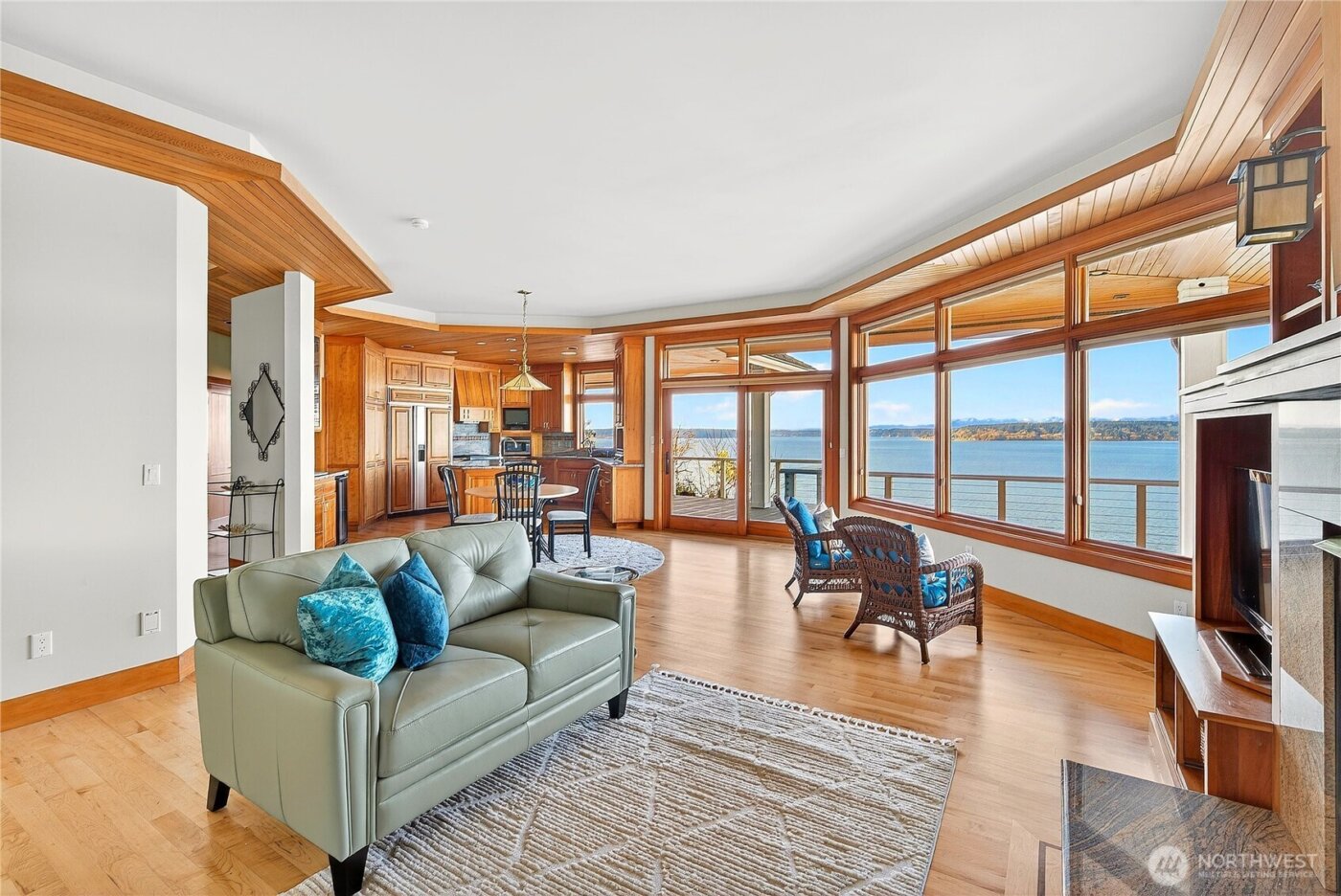 8204 East Side Drive NE, Tacoma, WA 98422