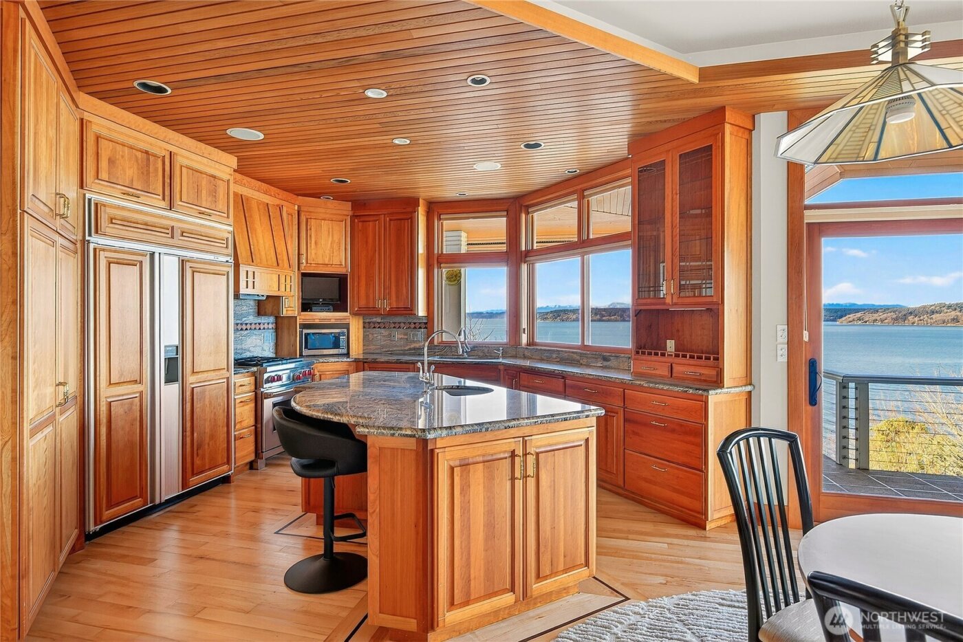 8204 East Side Drive NE, Tacoma, WA 98422