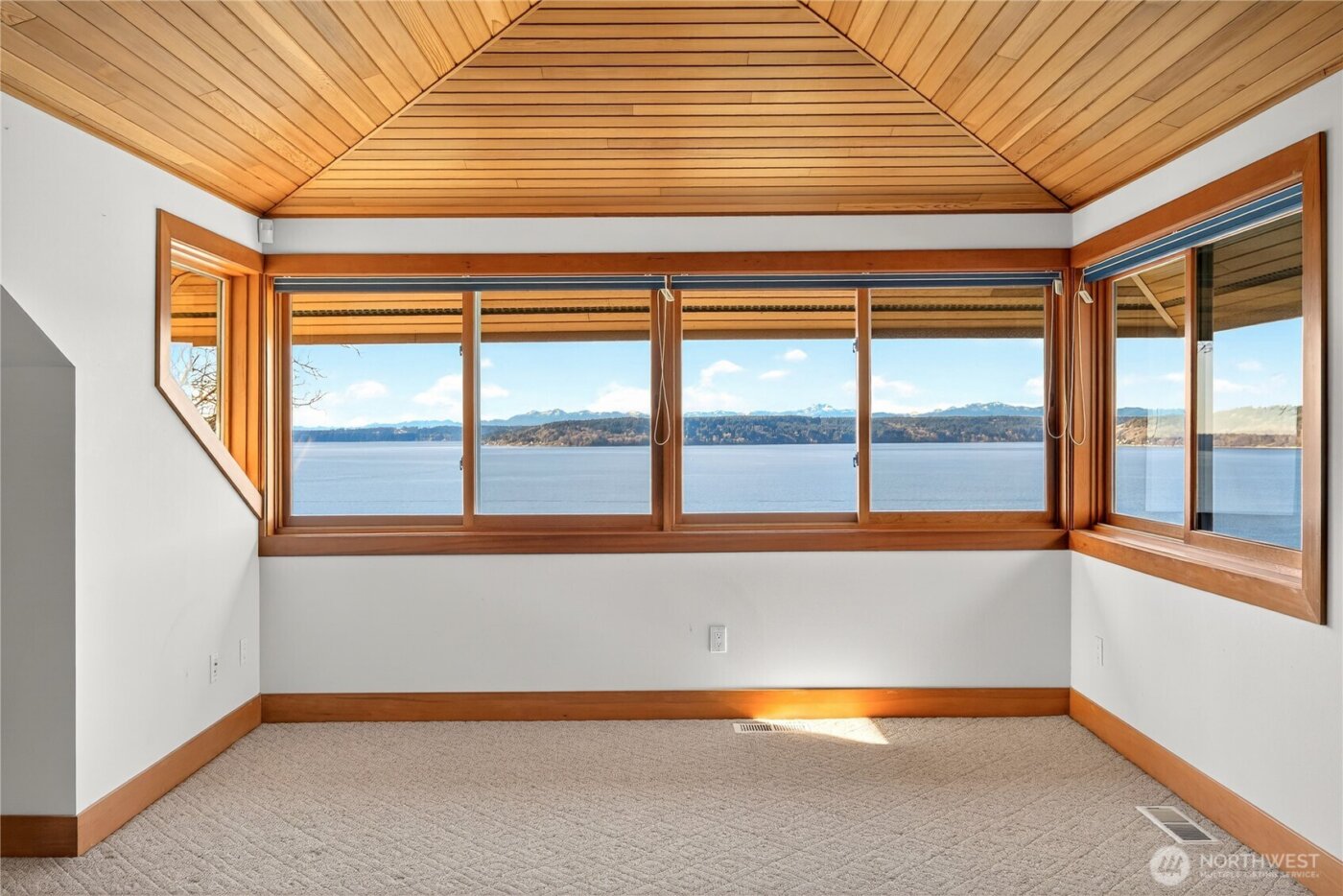 8204 East Side Drive NE, Tacoma, WA 98422