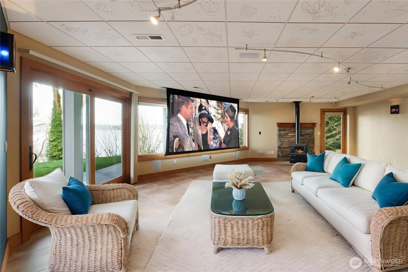 8204 East Side Drive NE, Tacoma, WA 98422