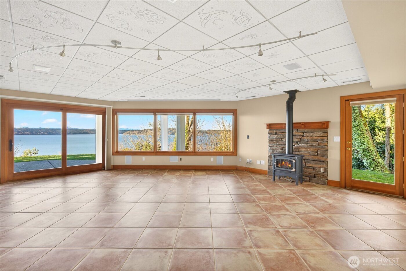 8204 East Side Drive NE, Tacoma, WA 98422