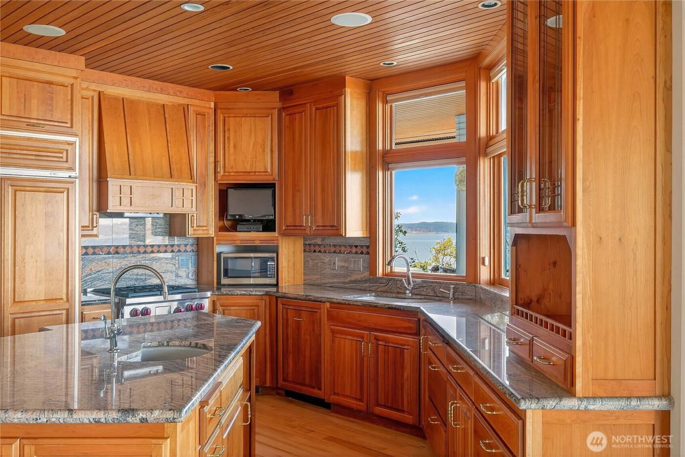 8204 East Side Drive NE, Tacoma, WA 98422