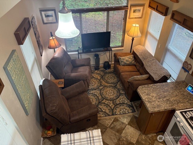 1021 N Potlatch , Hoodsport, WA 98548