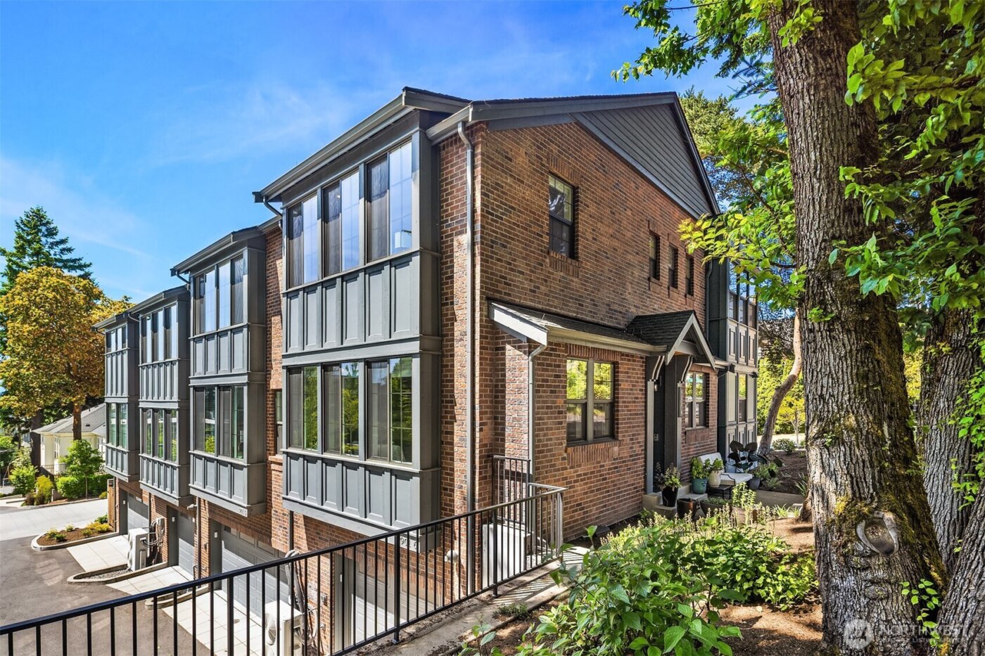 901 W McGraw Street #6, Seattle, WA 98119-3075