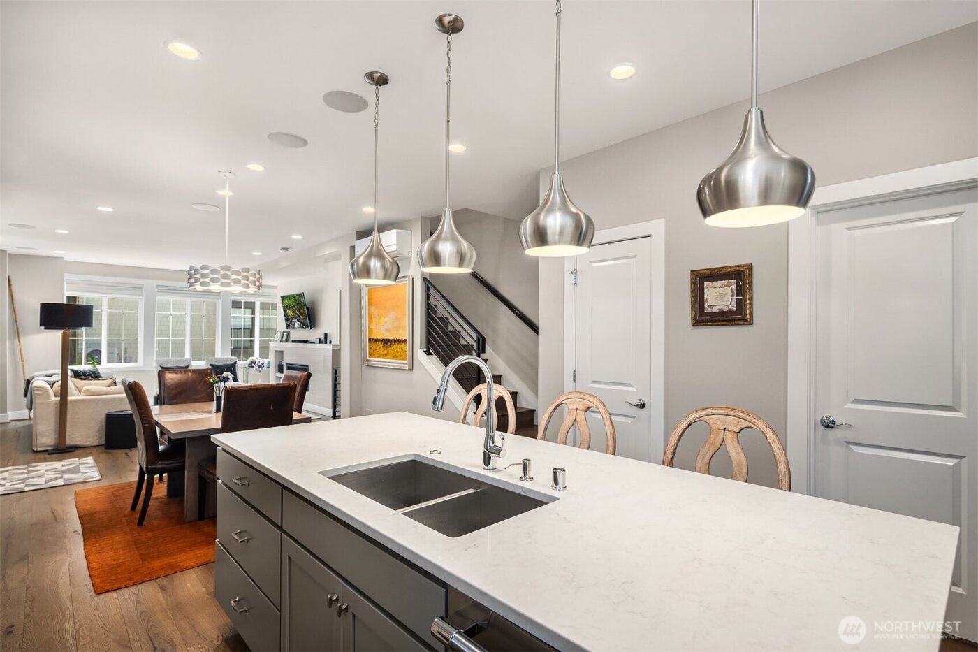 901 W McGraw Street #6, Seattle, WA 98119-3075