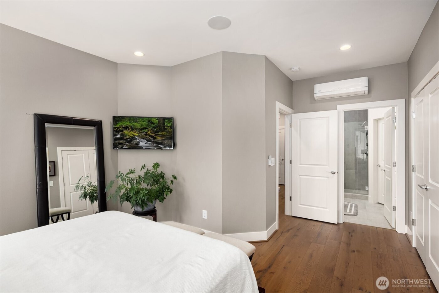 901 W McGraw Street #6, Seattle, WA 98119-3075