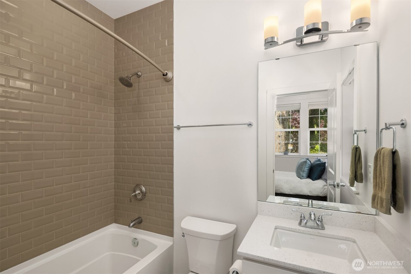 901 W McGraw Street #6, Seattle, WA 98119-3075